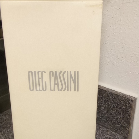 Set of 2 Oleg Cassini Tiara Toasting Flutes - Picture 3 of 5